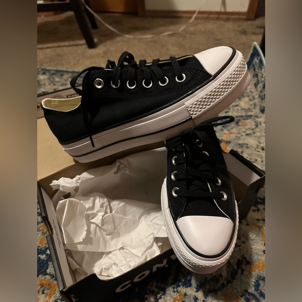 Converse Platforms- New-Size 7